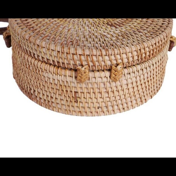 Martha’s Vineyard Round Wicker Brown Rattan Crossbody Handbag - Picture 8 of 13